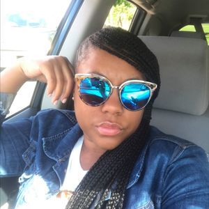 Meet your Posher, Andrea